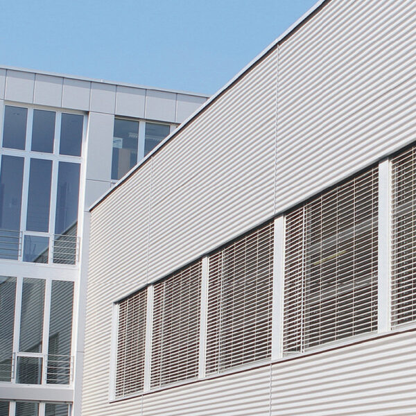 Aluminum Motorised Electric Venetian Blinds UV Resistant Remote Control, Heavy Duty Metal Venetian for Windows & Skylights