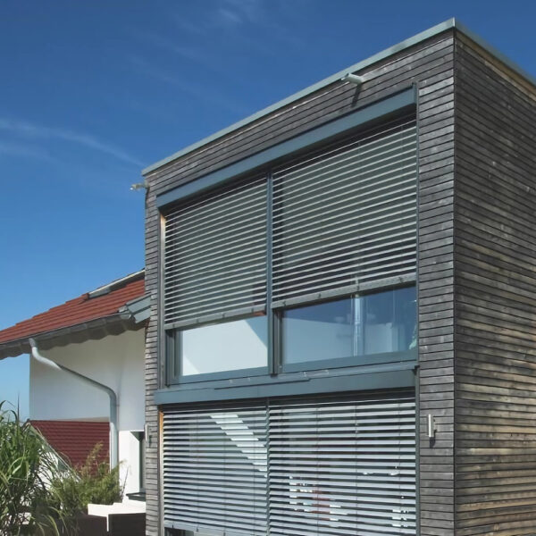 Smart 50mm Aluminum Electric Blinds Waterproof UV Resistant Remote Control Heavy Duty Metal Venetian Windows Skylights Built-in